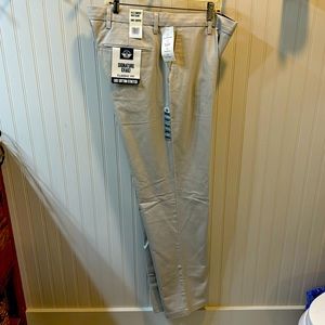 36x34 Men’s Signature Khaki pants